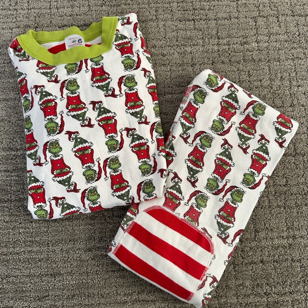 Hanna Andersson Kids Grinch Pajamas - Green and Red. Youth size 12